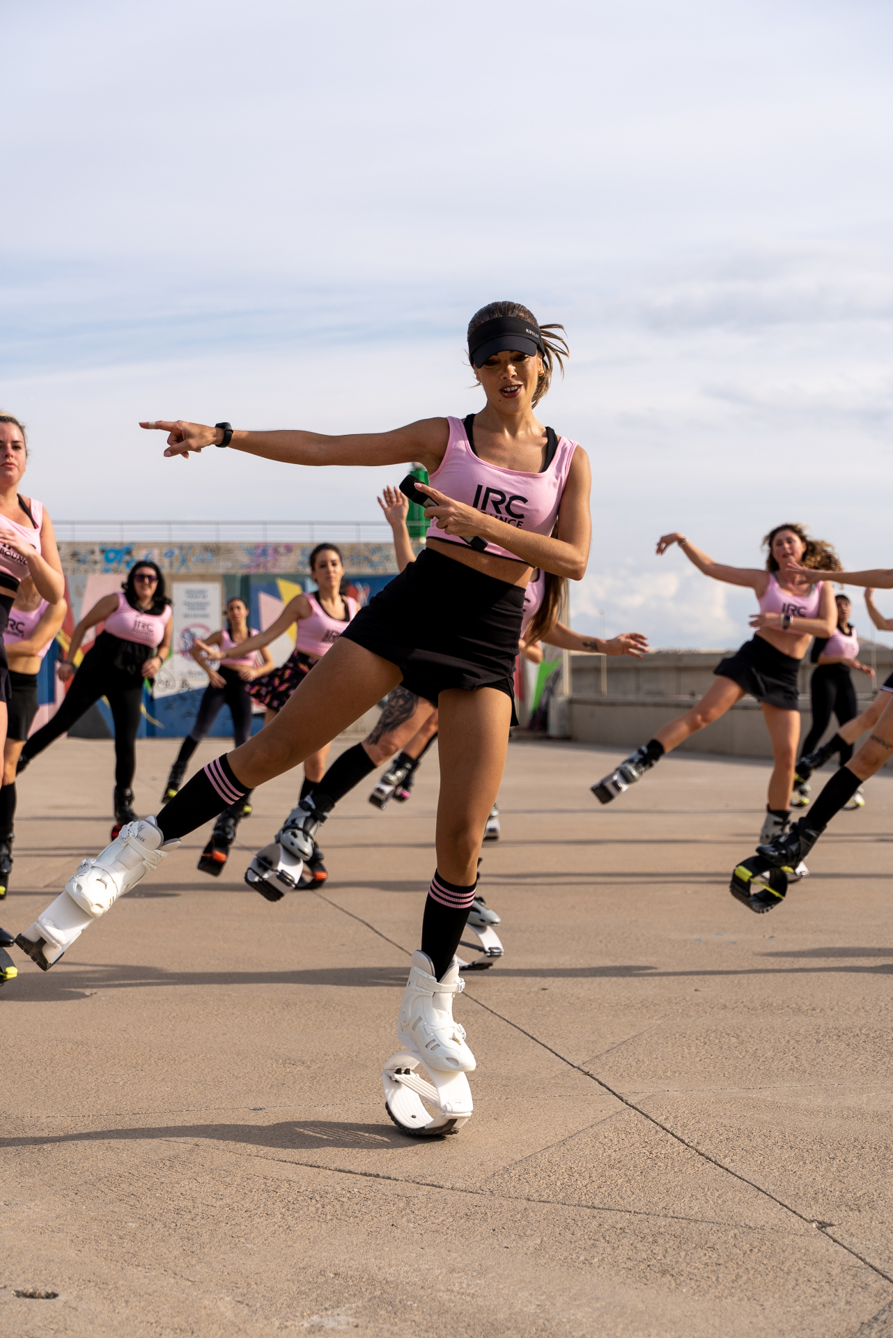 Alumna saltando con Fit Boots en plena clase